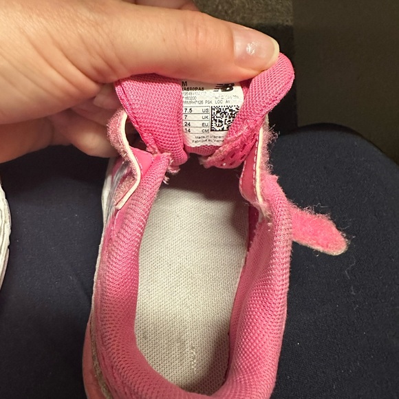 New balance toddler 680 V6 hook and loop running shoe size 7.5 pink - Picture 7 of 11